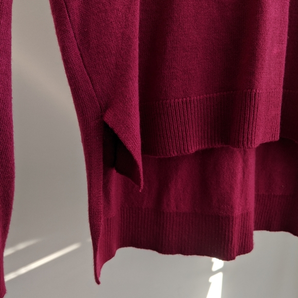 lft V-Neck Fine Knit Sweater - Picture 4 of 5